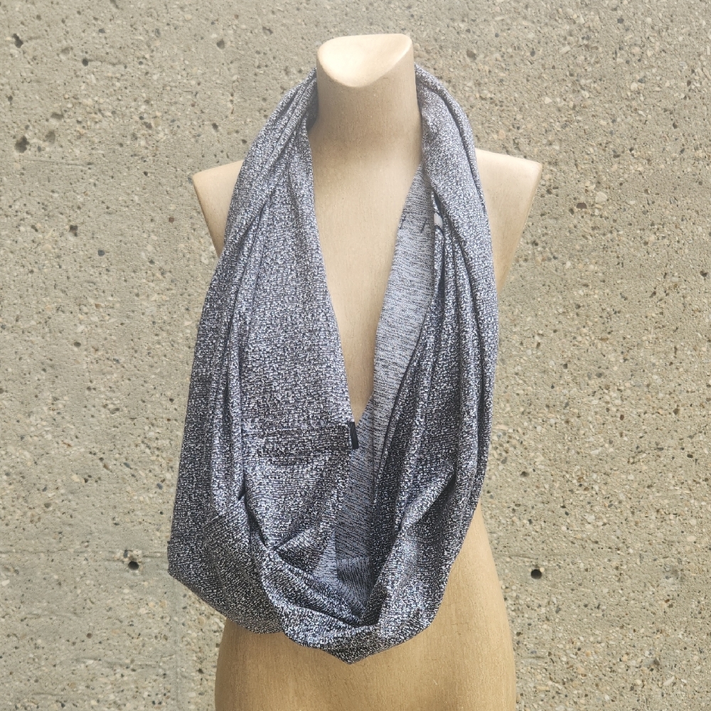 Lululemon Black & White Vinyasa Scarf